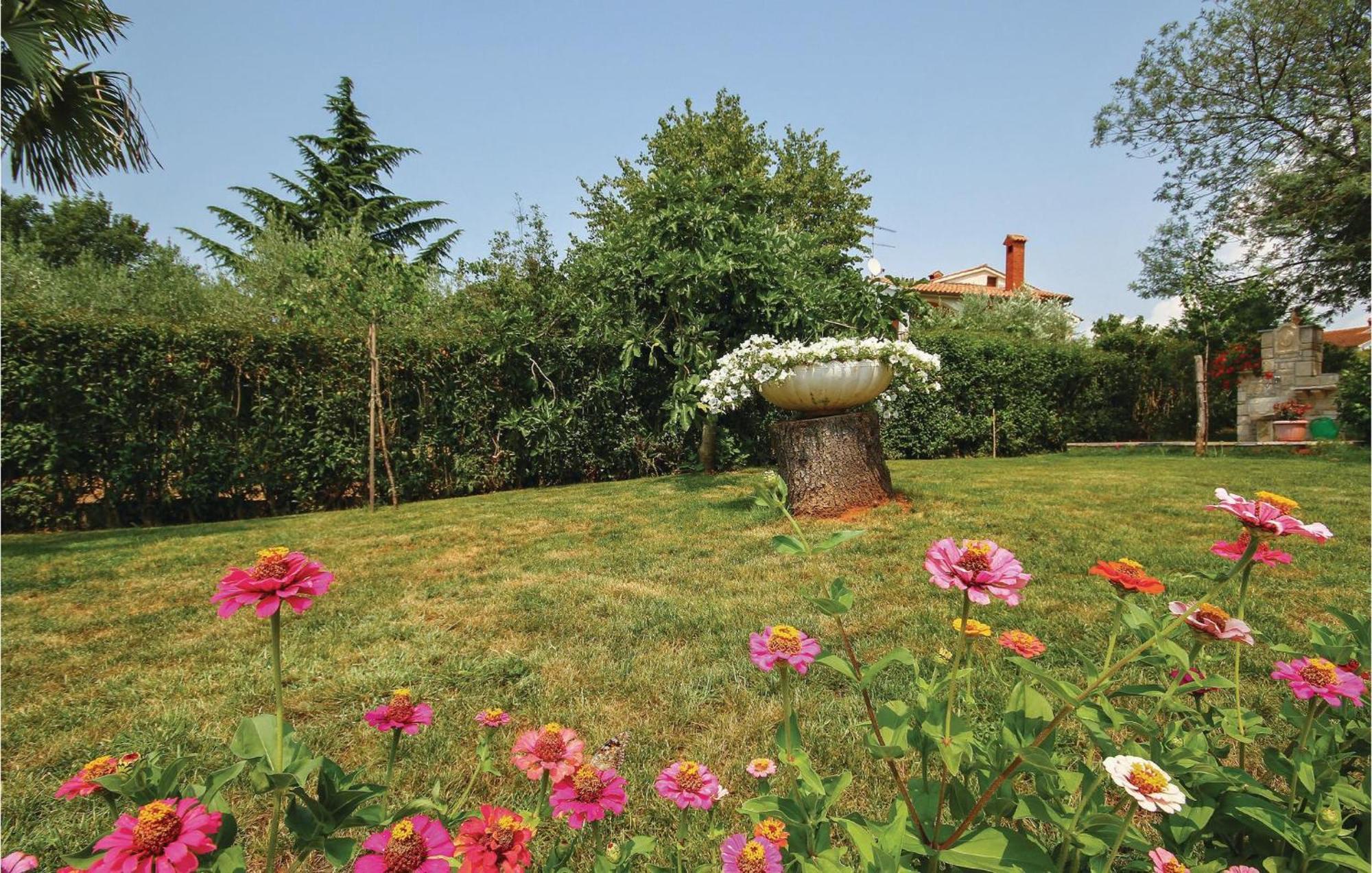 Beautiful Apartment In Porec With Wifi المظهر الخارجي الصورة