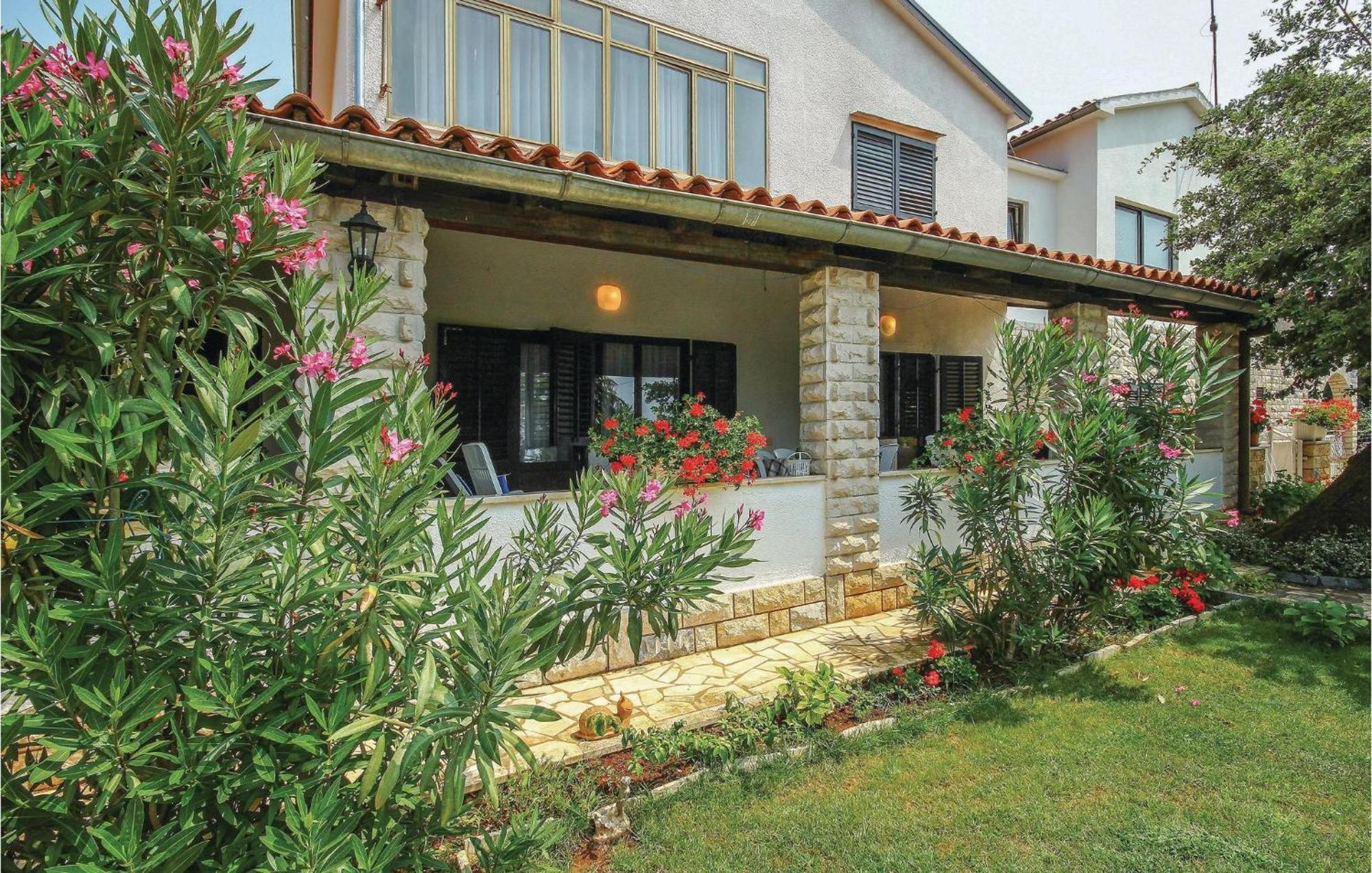Beautiful Apartment In Porec With Wifi المظهر الخارجي الصورة