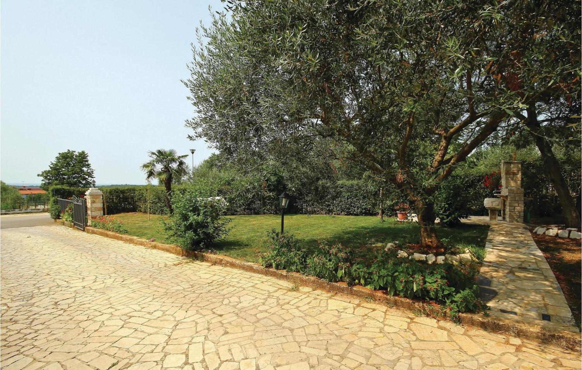 Beautiful Apartment In Porec With Wifi المظهر الخارجي الصورة
